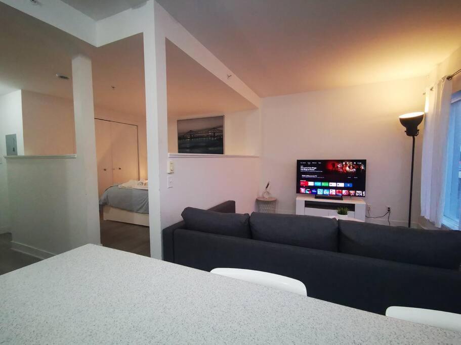 Appartement Lovely Studio In Longueuil, Near Downtown Montreal Extérieur photo